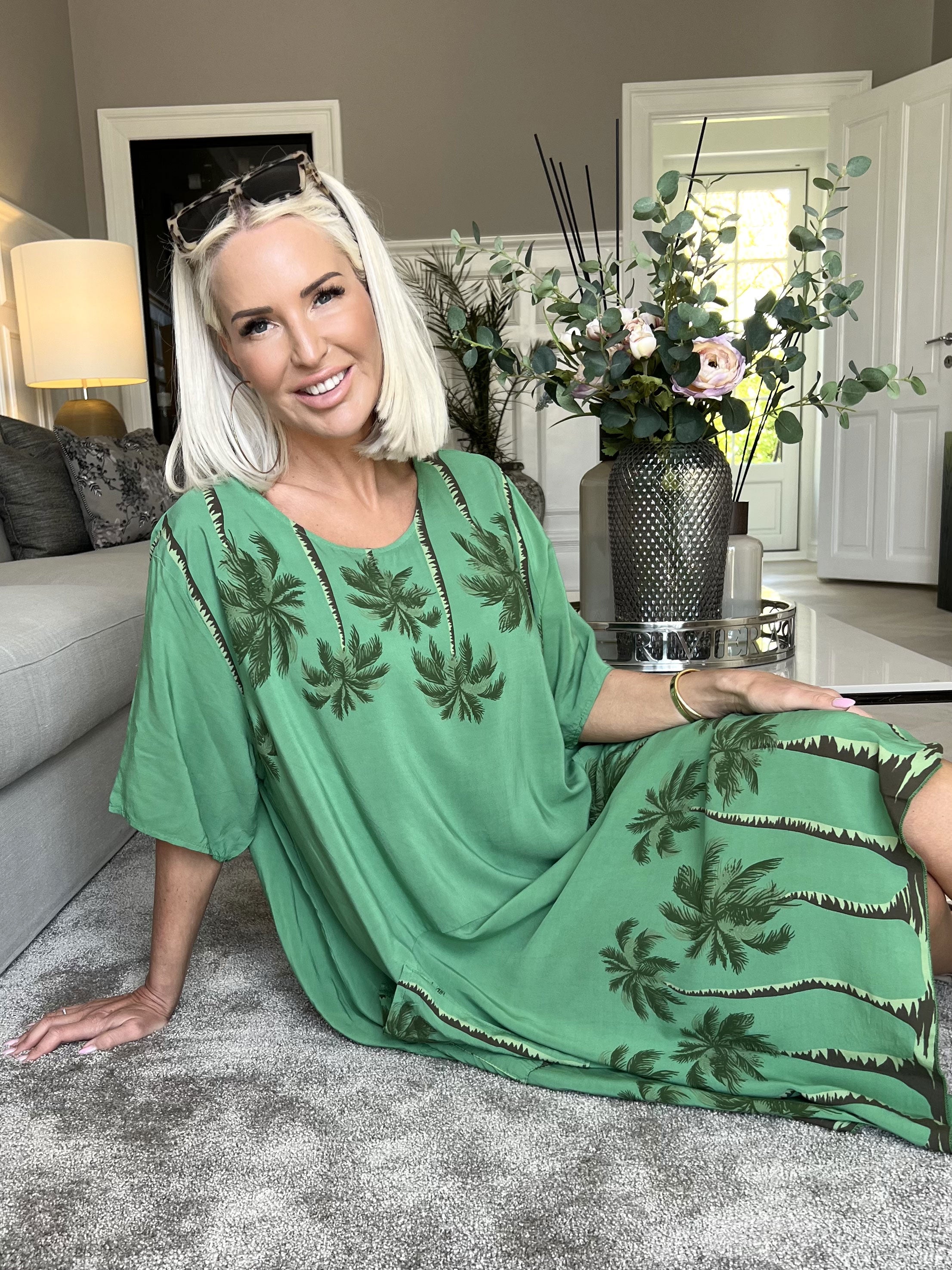 Idaline - Sød sommerkjole med palme motiver og lommer